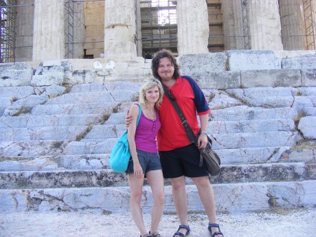 Před Parthenonem